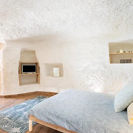 Home2book Boutique Cave Retreat,